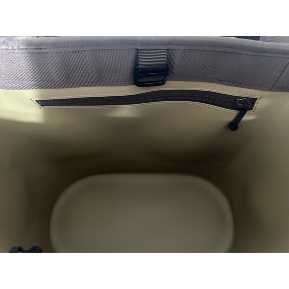 YETI Camino 20 Carryall Tote Bag, WETLANDS CAMO - Picture 7 of 7